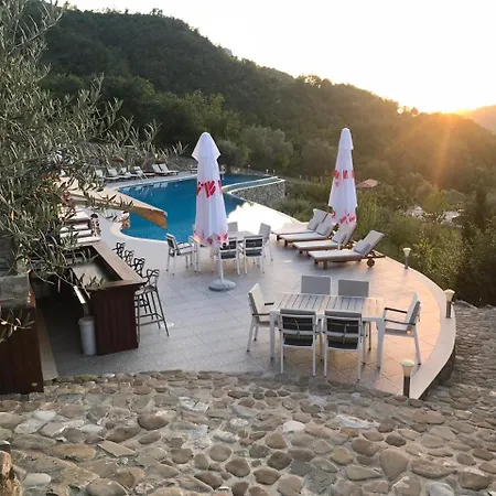 Orman Evi Leonard