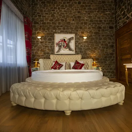 Orman Evi Leonard *